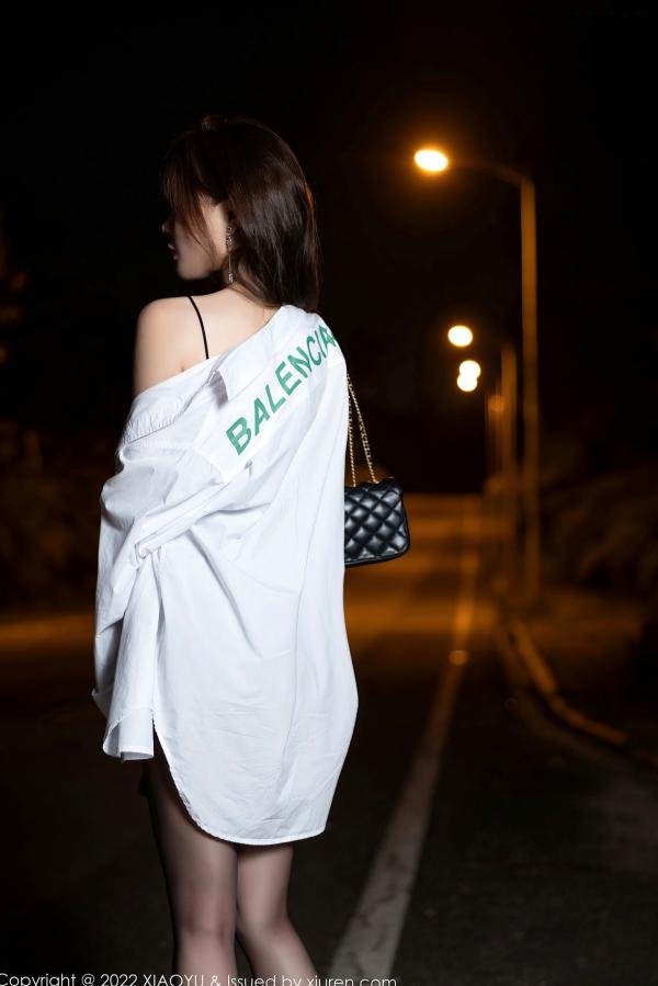 徐莉芝Booty 陈芝  XiaoYu语画界-800-芝芝Booty-深夜户外街拍：黑色皮质吊带裙配白衬衫，黑丝高跟美腿尽显御姐魅力，2022.06.16无圣光大尺度合集第15张图片