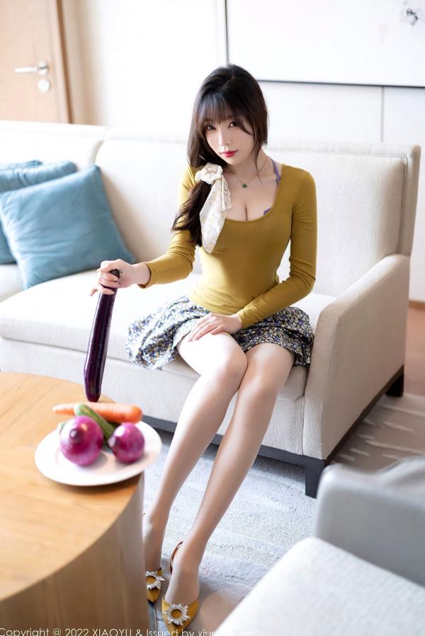 徐莉芝Booty 陈芝  芝芝Booty私房美拍：语画界性感尤物，紫色蕾丝内衣搭配碎花裙，极致诱惑大尺度美臀挑战，展现妩媚身姿第20张图片