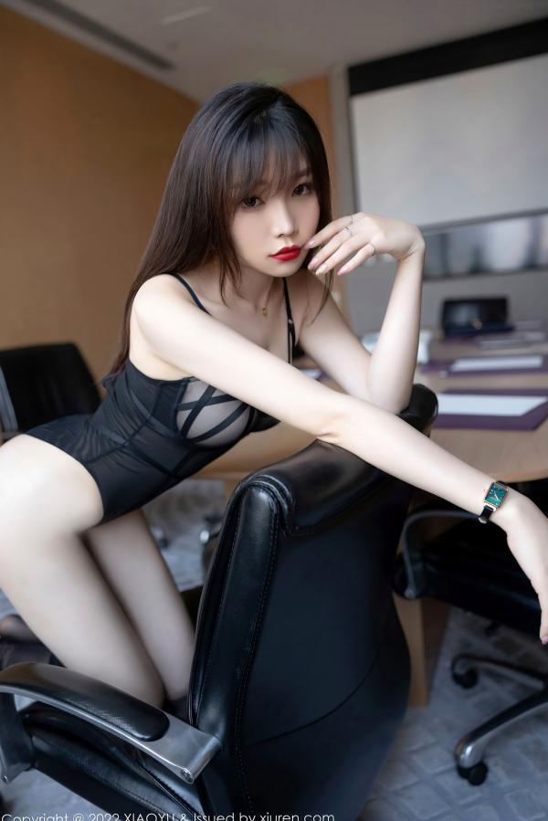 徐莉芝Booty 陈芝  XiaoYu语画界-757-芝芝Booty-职场OL白衬衫黑皮裙-性感黑丝制服诱惑-无圣光大尺度第72张图片