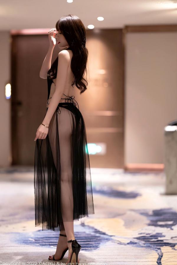 徐莉芝Booty 陈芝  XiaoYu语画界-701-芝芝Booty私房：酒店性感黑色吊带网纱长裙诱惑，展现绝美曲线大尺度写真第2张图片