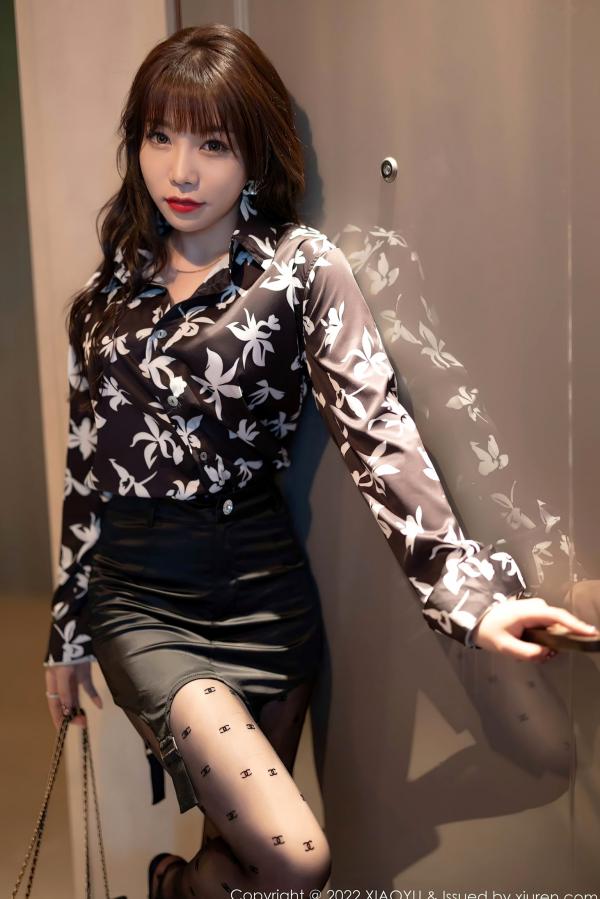 徐莉芝Booty 陈芝  语画界-693-芝芝Booty：红粉内衣与黑丝诱惑，曼妙私房摄影大尺度唯美写真第16张图片