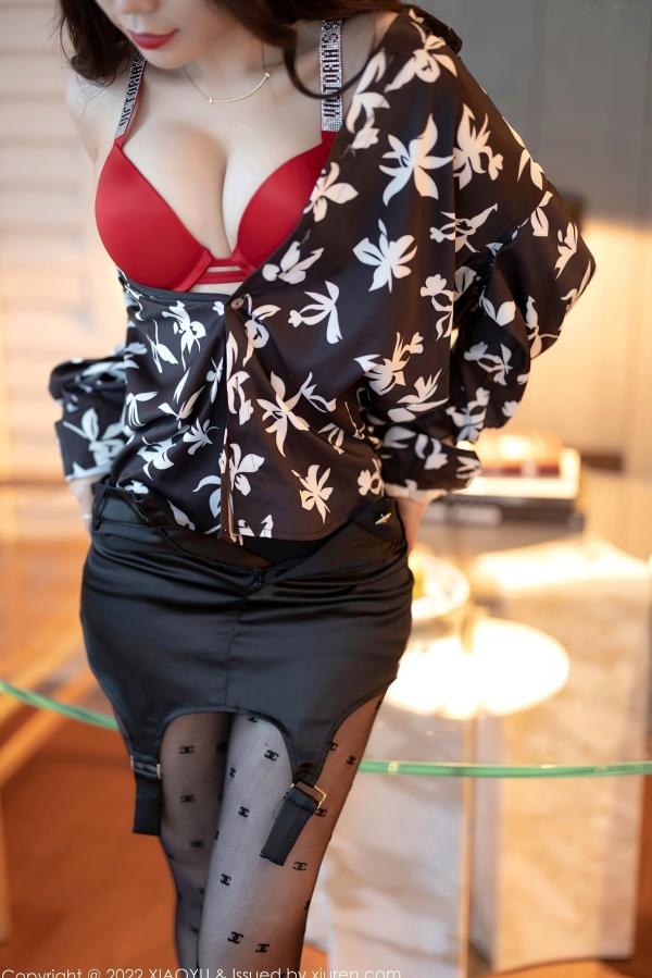 徐莉芝Booty 陈芝  语画界-693-芝芝Booty：红粉内衣与黑丝诱惑，曼妙私房摄影大尺度唯美写真第46张图片