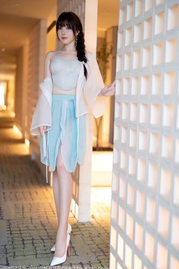 徐莉芝Booty 陈芝  XiaoYu语画界679期：芝芝Booty古典闺房写真，古韵薄纱缠身，书法折扇下的绝美意境，皮肤白皙通透的极致视觉享受，无圣光大尺度唯美呈现第4张图片