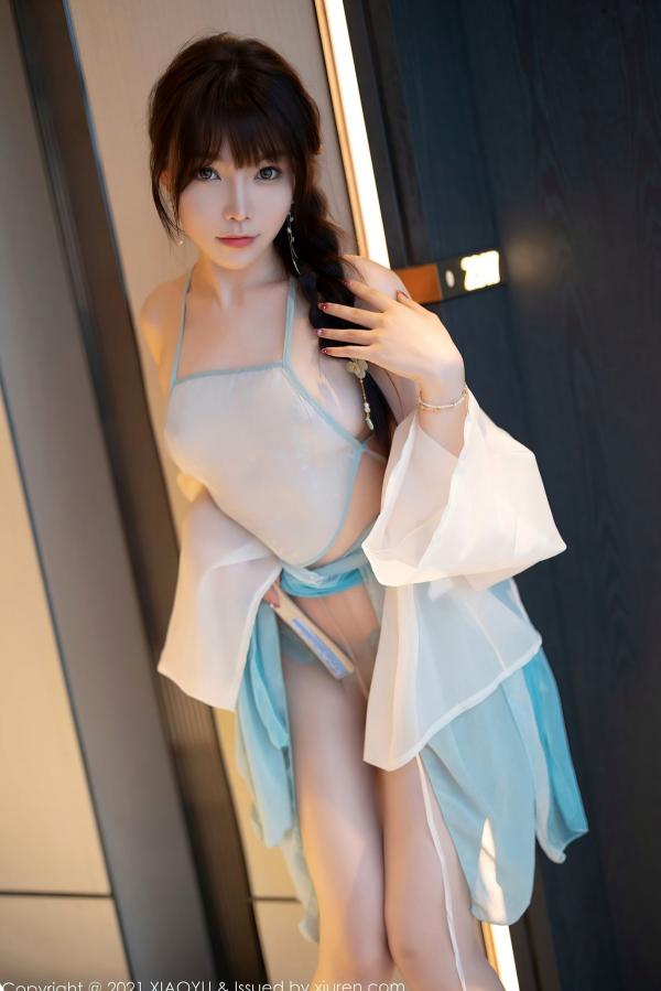 徐莉芝Booty 陈芝  XiaoYu语画界679期：芝芝Booty古典闺房写真，古韵薄纱缠身，书法折扇下的绝美意境，皮肤白皙通透的极致视觉享受，无圣光大尺度唯美呈现第16张图片