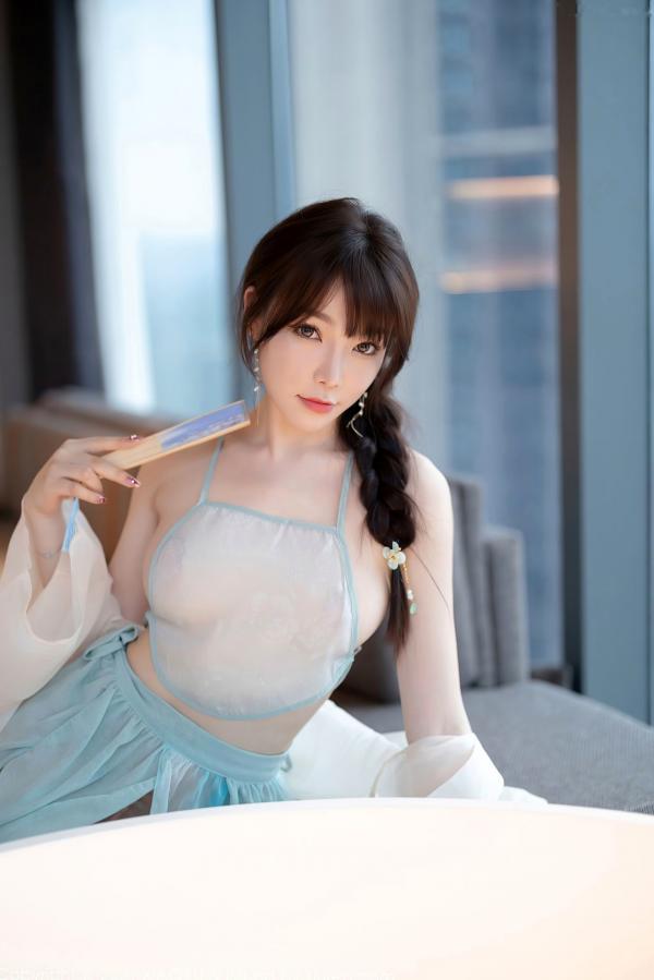 徐莉芝Booty 陈芝  XiaoYu语画界679期：芝芝Booty古典闺房写真，古韵薄纱缠身，书法折扇下的绝美意境，皮肤白皙通透的极致视觉享受，无圣光大尺度唯美呈现第29张图片