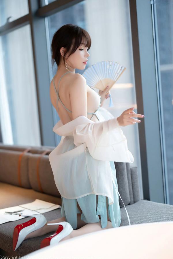 徐莉芝Booty 陈芝  XiaoYu语画界679期：芝芝Booty古典闺房写真，古韵薄纱缠身，书法折扇下的绝美意境，皮肤白皙通透的极致视觉享受，无圣光大尺度唯美呈现第41张图片