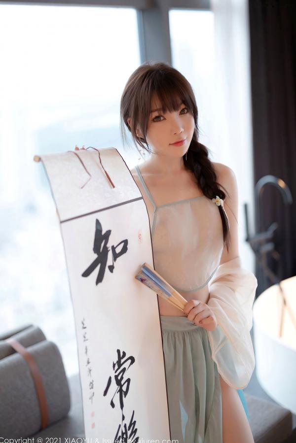 徐莉芝Booty 陈芝  XiaoYu语画界679期：芝芝Booty古典闺房写真，古韵薄纱缠身，书法折扇下的绝美意境，皮肤白皙通透的极致视觉享受，无圣光大尺度唯美呈现第55张图片