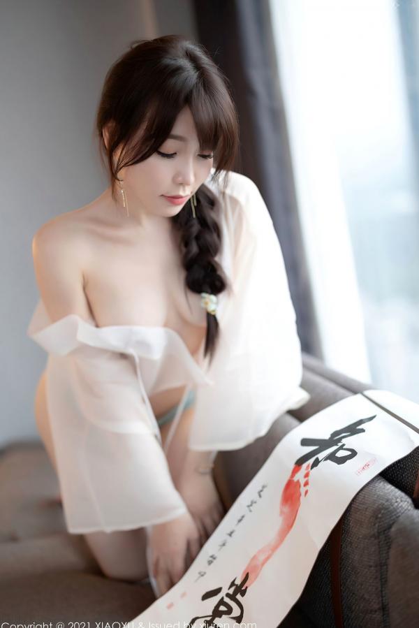 徐莉芝Booty 陈芝  XiaoYu语画界679期：芝芝Booty古典闺房写真，古韵薄纱缠身，书法折扇下的绝美意境，皮肤白皙通透的极致视觉享受，无圣光大尺度唯美呈现第92张图片