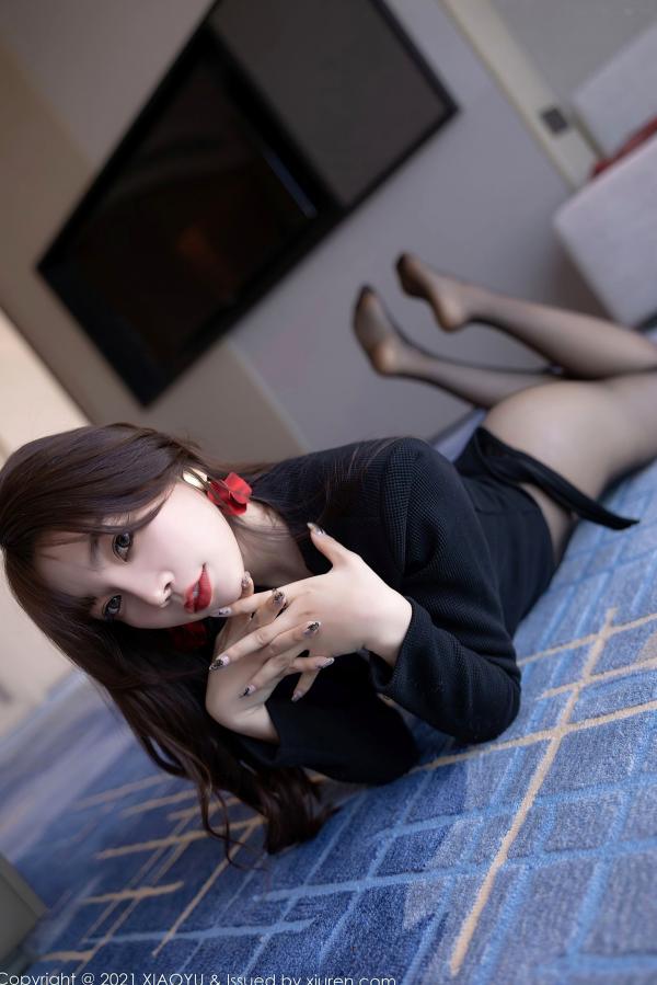 徐莉芝Booty 陈芝  XiaoYu语画界-649-芝芝Booty-酒店私房极致诱惑，深V装配超薄黑丝美腿，尽显妩媚迷人气质第44张图片