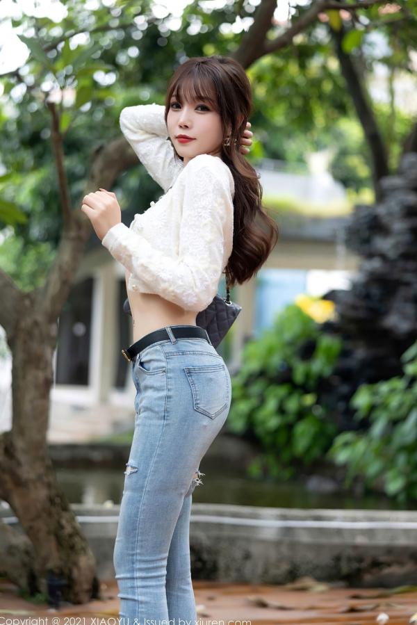 徐莉芝Booty 陈芝  XiaoYu语画界627-芝芝Booty私房写真：牛仔裤与情趣内衣的碰撞，白丝长腿诱惑尽显极致大尺度第1张图片