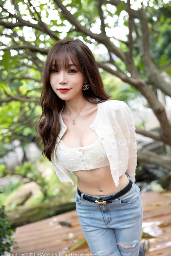 徐莉芝Booty 陈芝  XiaoYu语画界627-芝芝Booty私房写真：牛仔裤与情趣内衣的碰撞，白丝长腿诱惑尽显极致大尺度第4张图片