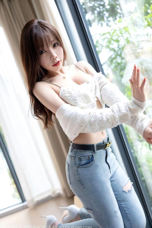 徐莉芝Booty 陈芝  XiaoYu语画界627-芝芝Booty私房写真：牛仔裤与情趣内衣的碰撞，白丝长腿诱惑尽显极致大尺度第24张图片