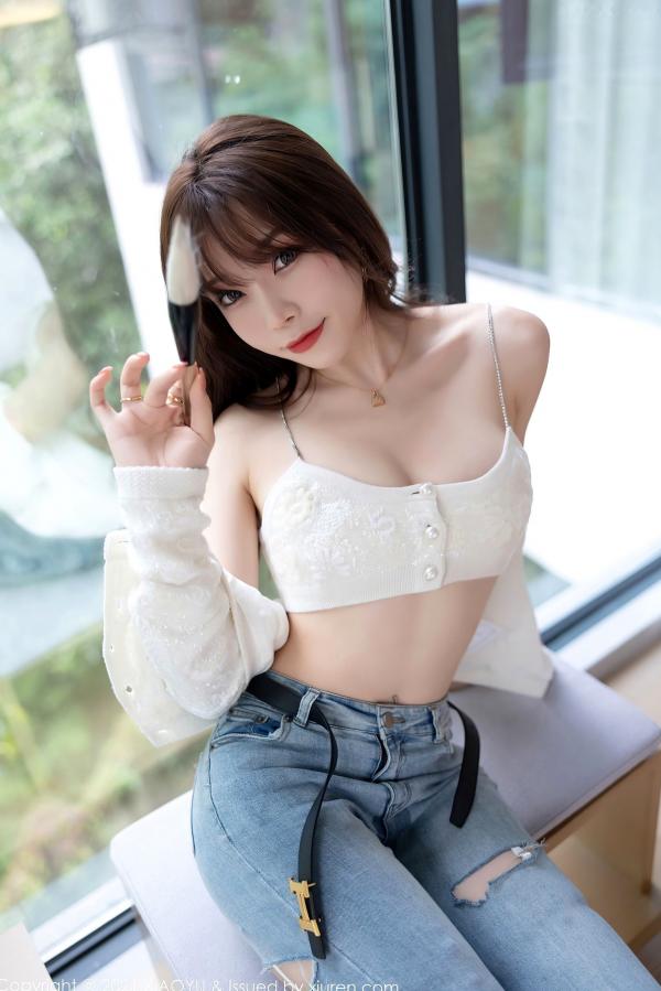 徐莉芝Booty 陈芝  XiaoYu语画界627-芝芝Booty私房写真：牛仔裤与情趣内衣的碰撞，白丝长腿诱惑尽显极致大尺度第37张图片