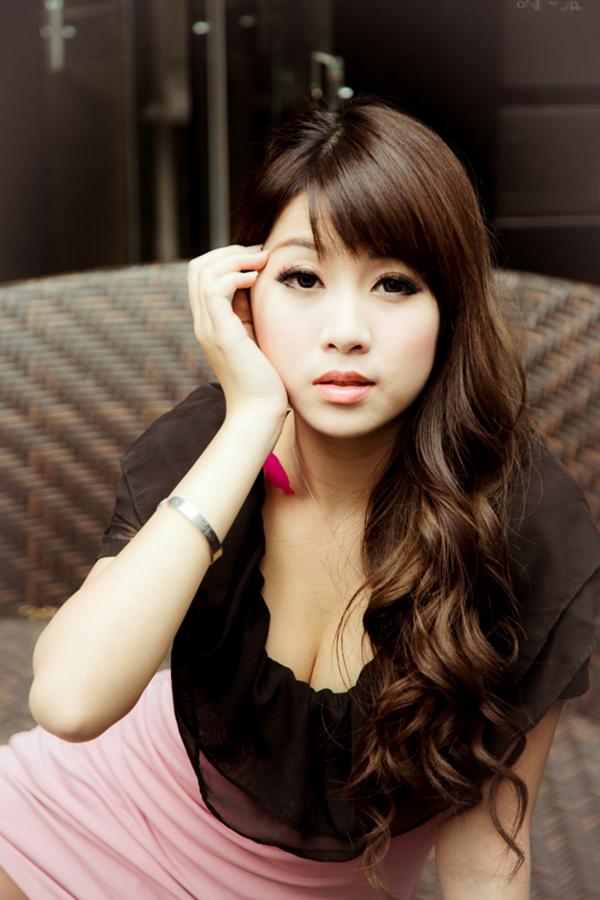 陈妘安 小雯Ivy  台湾正妹小雯Ivy忠孝敦化时尚街拍，清新甜美文艺女神户外美腿写真第22张图片