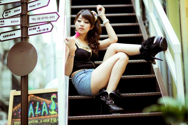 陈妘安 小雯Ivy  台湾正妹小雯Ivy忠孝敦化时尚街拍，清新甜美文艺女神户外美腿写真第37张图片