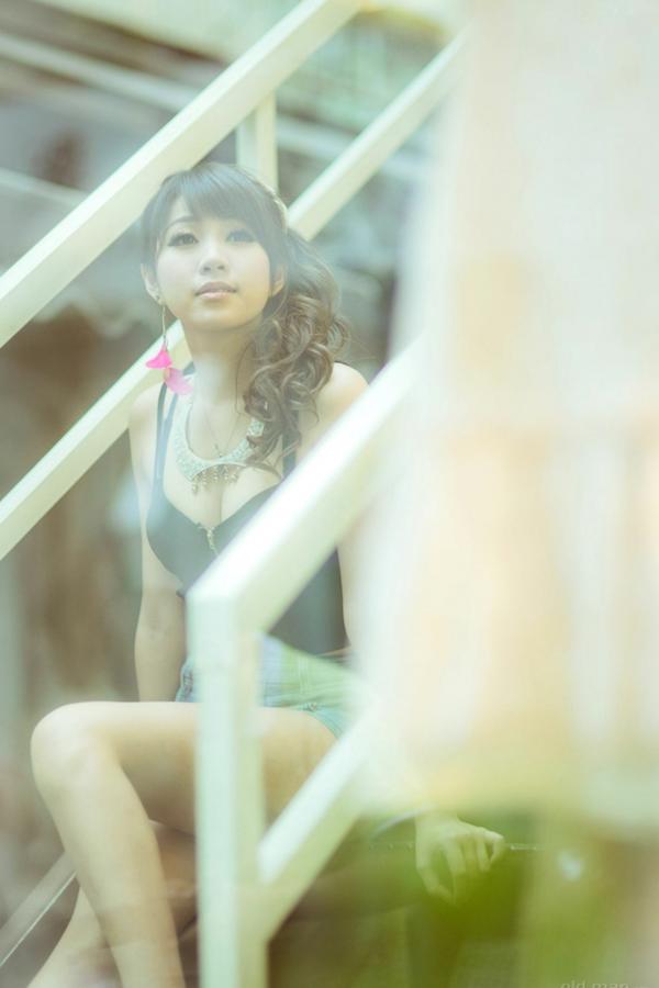 陈妘安 小雯Ivy  台湾正妹小雯Ivy忠孝敦化时尚街拍，清新甜美文艺女神户外美腿写真第38张图片