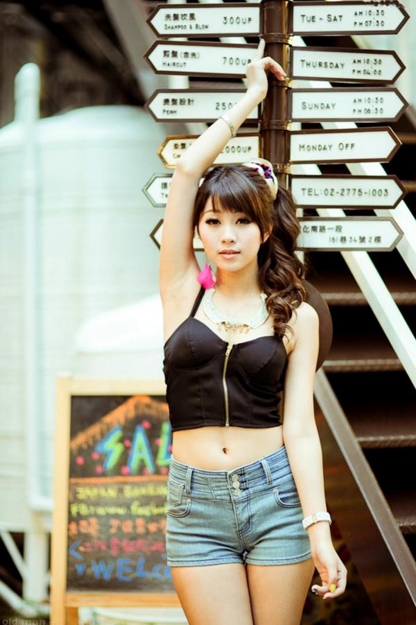陈妘安 小雯Ivy  台湾正妹小雯Ivy忠孝敦化时尚街拍，清新甜美文艺女神户外美腿写真第44张图片