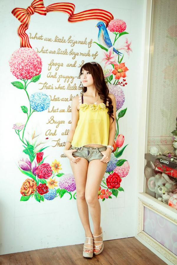 陈妘安 小雯Ivy  台湾正妹小雯Ivy忠孝敦化时尚街拍，清新甜美文艺女神户外美腿写真第50张图片