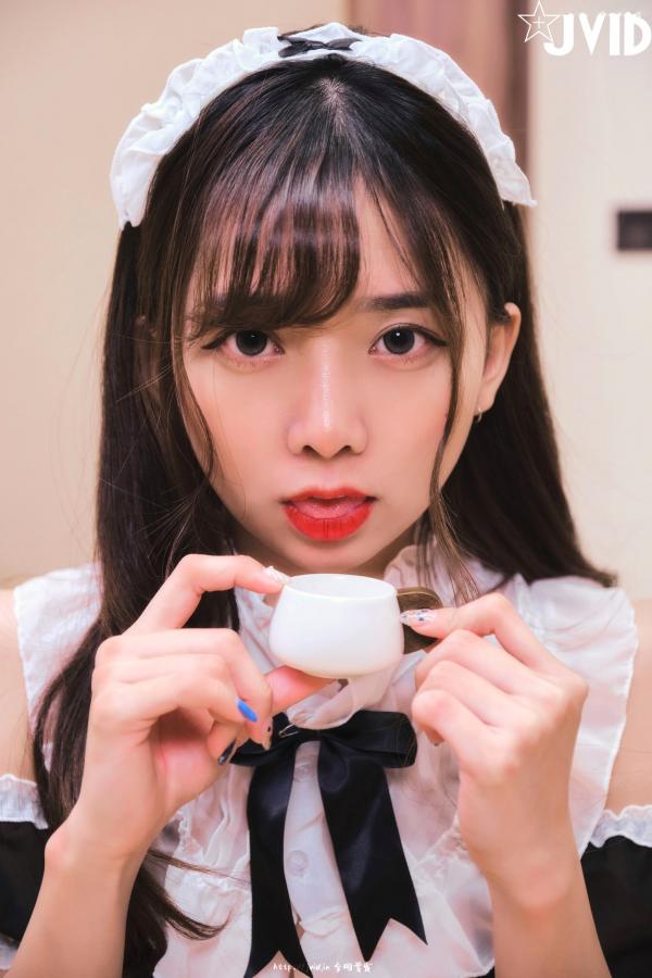 傲娇小辣椒 Zaza  JVID-ZAZA女仆服务：极致诱惑的角色扮演，清纯甜美与性感女仆装的私房写真大尺度呈现第10张图片