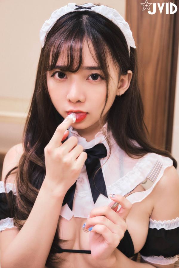 傲娇小辣椒 Zaza  JVID-ZAZA女仆服务：极致诱惑的角色扮演，清纯甜美与性感女仆装的私房写真大尺度呈现第32张图片
