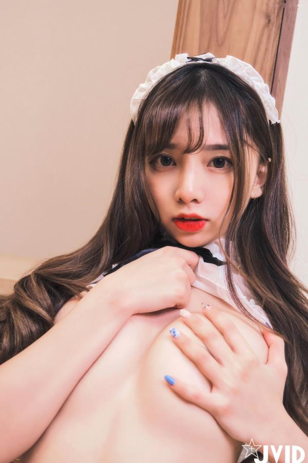 傲娇小辣椒 Zaza  JVID-ZAZA女仆服务：极致诱惑的角色扮演，清纯甜美与性感女仆装的私房写真大尺度呈现第45张图片