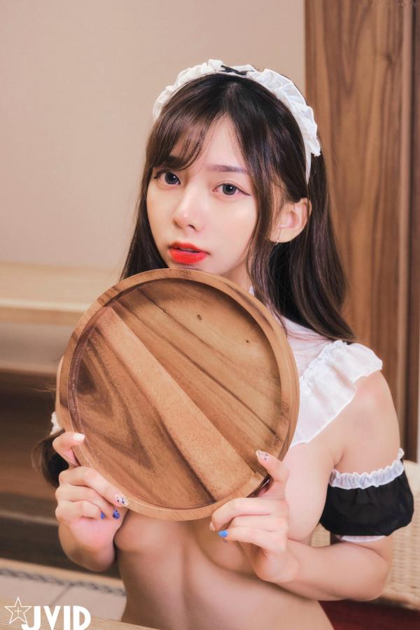傲娇小辣椒 Zaza  JVID-ZAZA女仆服务：极致诱惑的角色扮演，清纯甜美与性感女仆装的私房写真大尺度呈现第46张图片