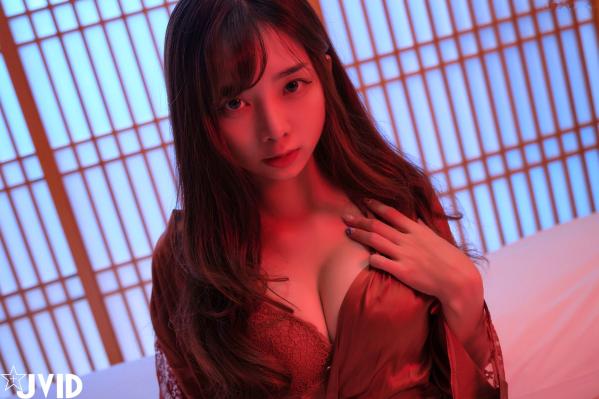 傲娇小辣椒 Zaza  JVID-ZAZA-S级私房写真-迷幻红光下的蕾丝诱惑-近距离镜头捕捉可爱又坏的迷人瞬间第9张图片