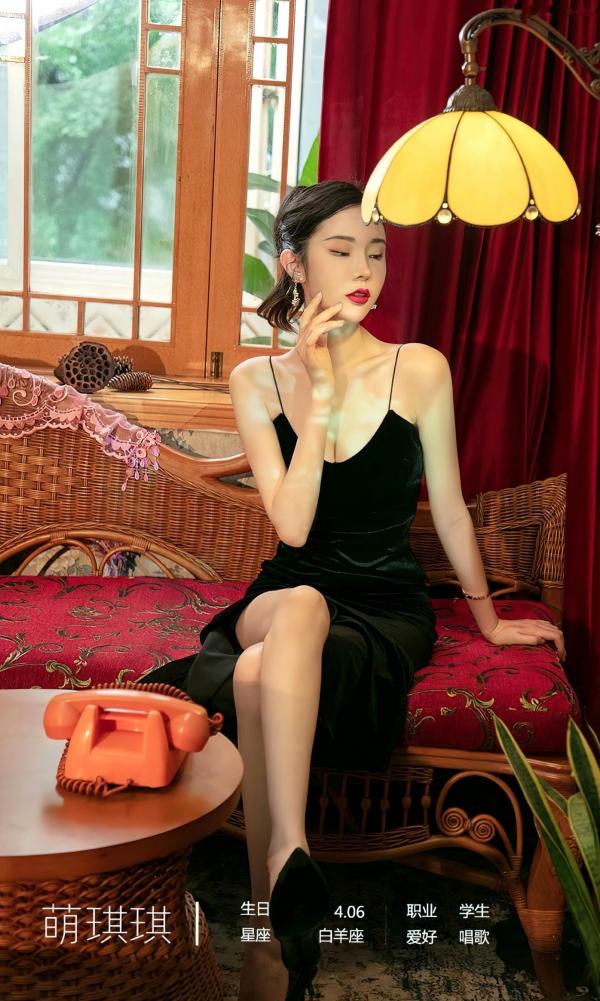 萌琪琪   UGirls尤果圈-萌琪琪《唯美诗篇》黑色丝绒吊带复古私房，白皙美背诱惑大尺度写真第4张图片