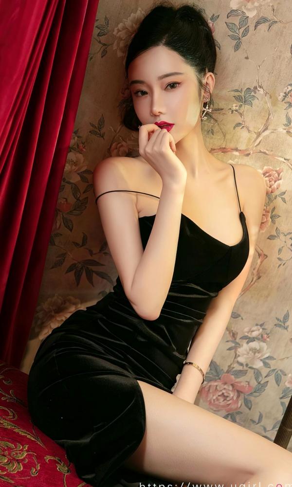 萌琪琪   UGirls尤果圈-萌琪琪《唯美诗篇》黑色丝绒吊带复古私房，白皙美背诱惑大尺度写真第19张图片