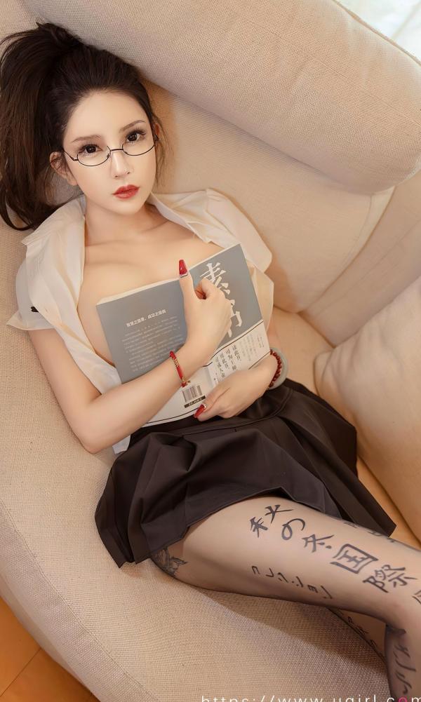 周闻 球球  UGirlsApp尤果圈爱尤物-2583-球球-职场制服诱惑，字母黑丝包裹美腿，演绎精致私房性感写真第9张图片