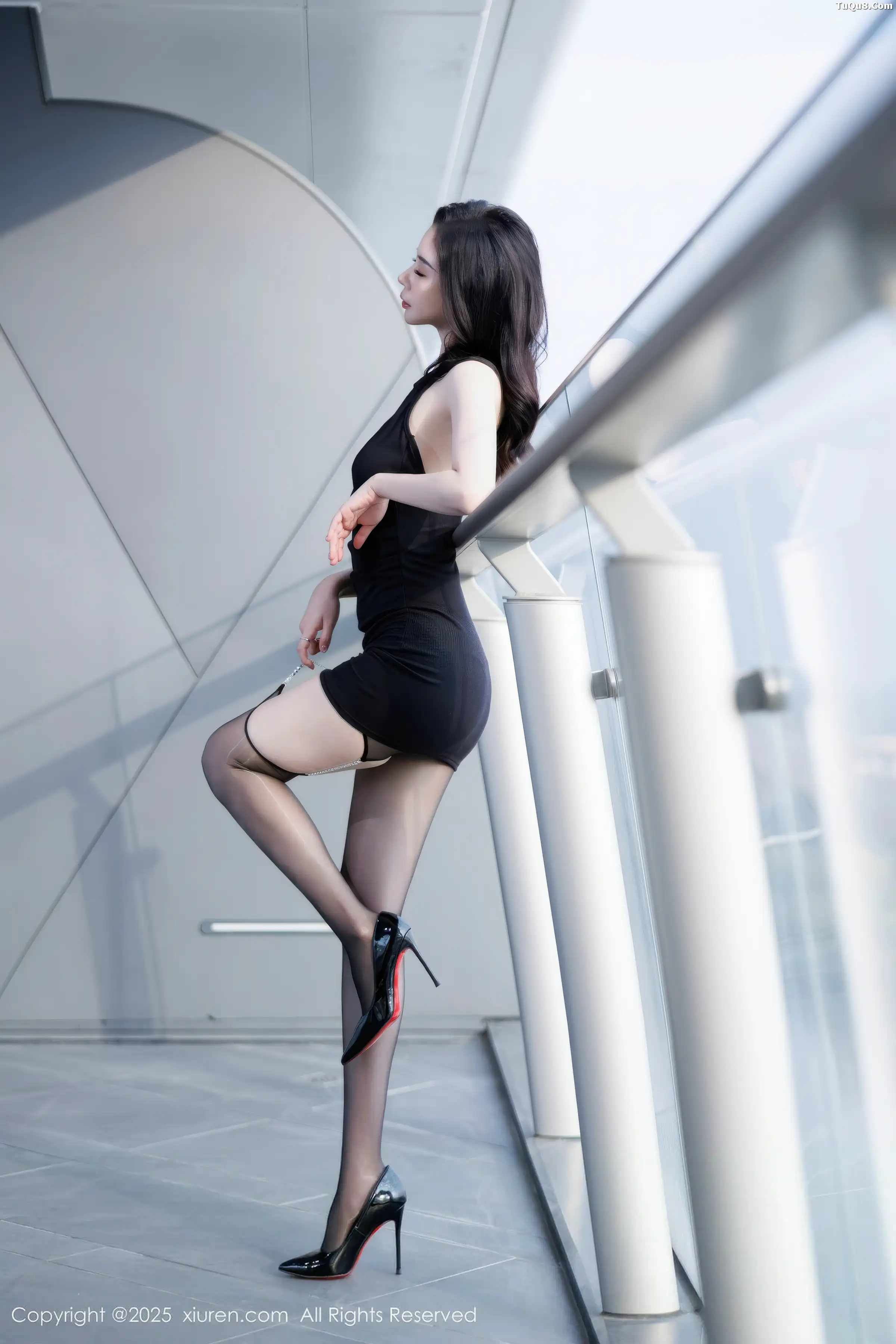 梦心玥  [XiuRen]高清写真图 2025.12.29 No.11167 心玥 情趣内衣第25张图片