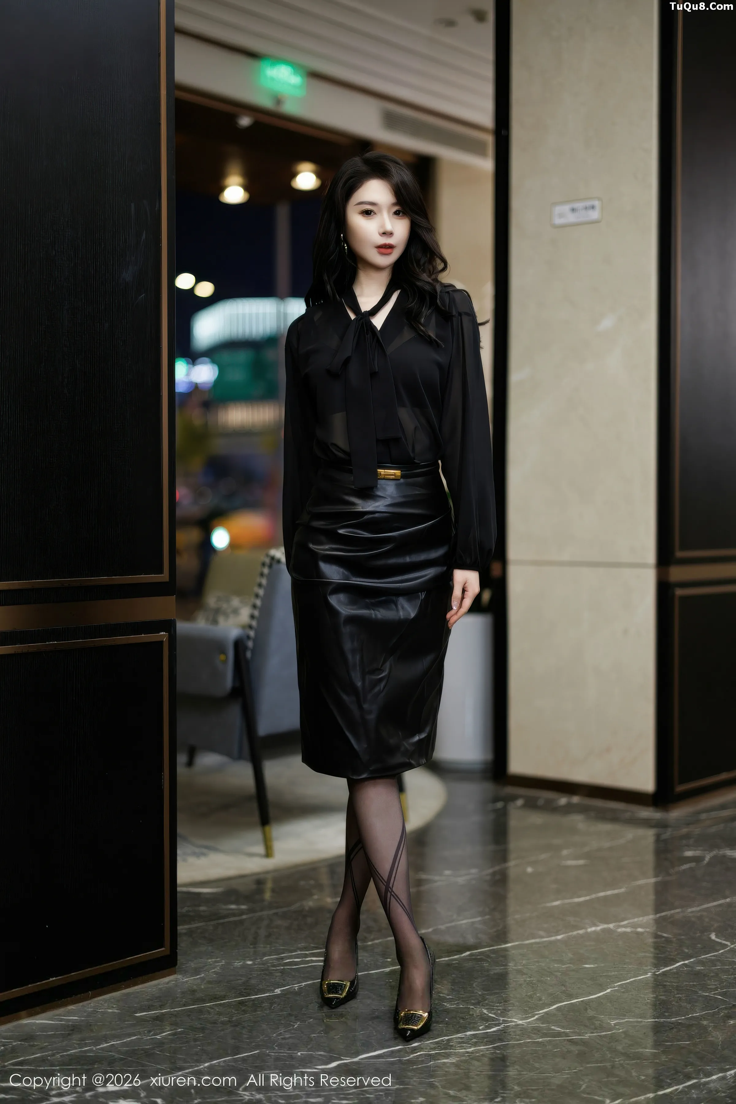 梦心玥  [XiuRen]高清写真图 2026.01.29 No.11291 心玥 性感黑皮裙第12张图片