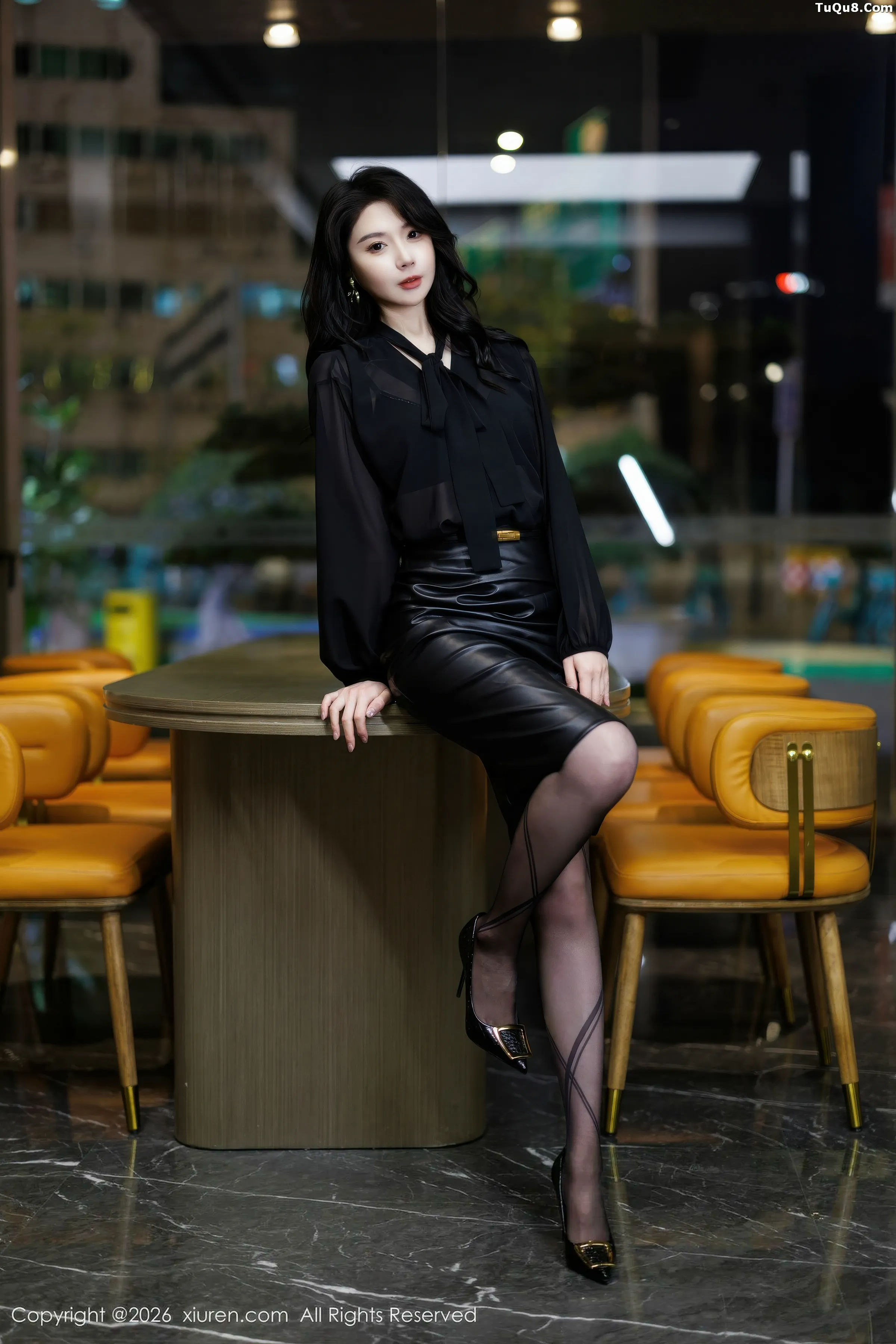 梦心玥  [XiuRen]高清写真图 2026.01.29 No.11291 心玥 性感黑皮裙第14张图片