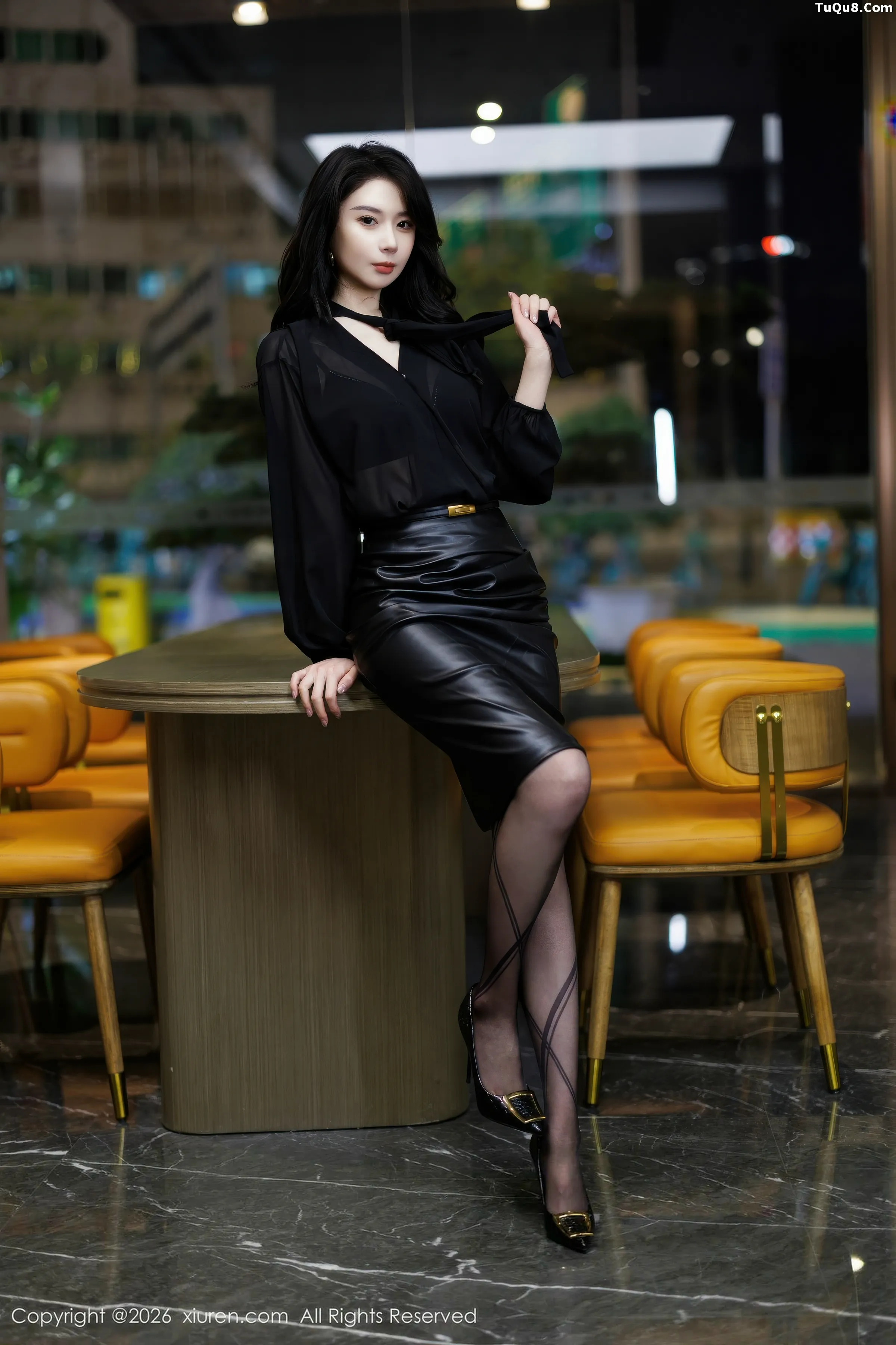 梦心玥  [XiuRen]高清写真图 2026.01.29 No.11291 心玥 性感黑皮裙第15张图片