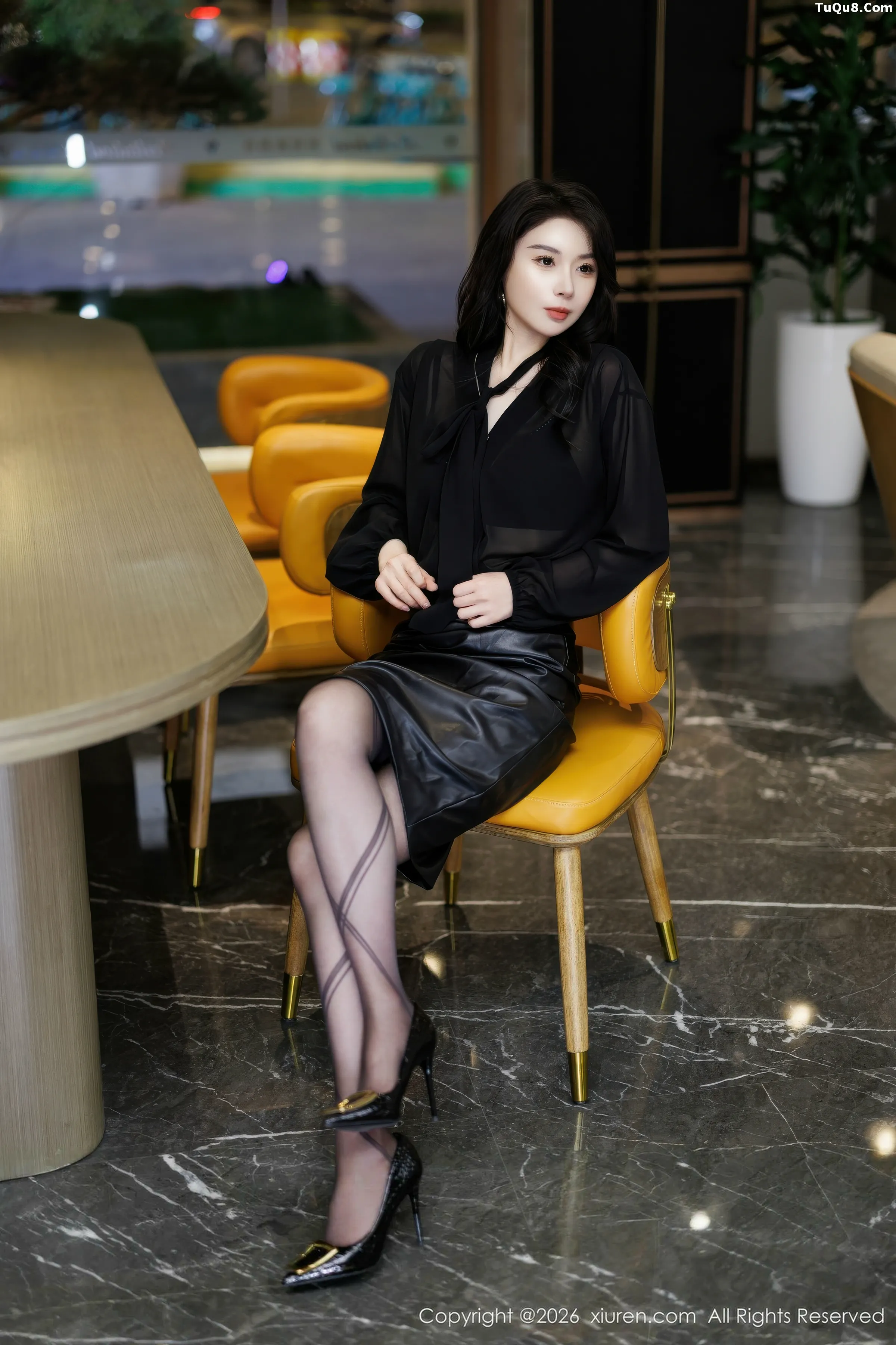 梦心玥  [XiuRen]高清写真图 2026.01.29 No.11291 心玥 性感黑皮裙第16张图片