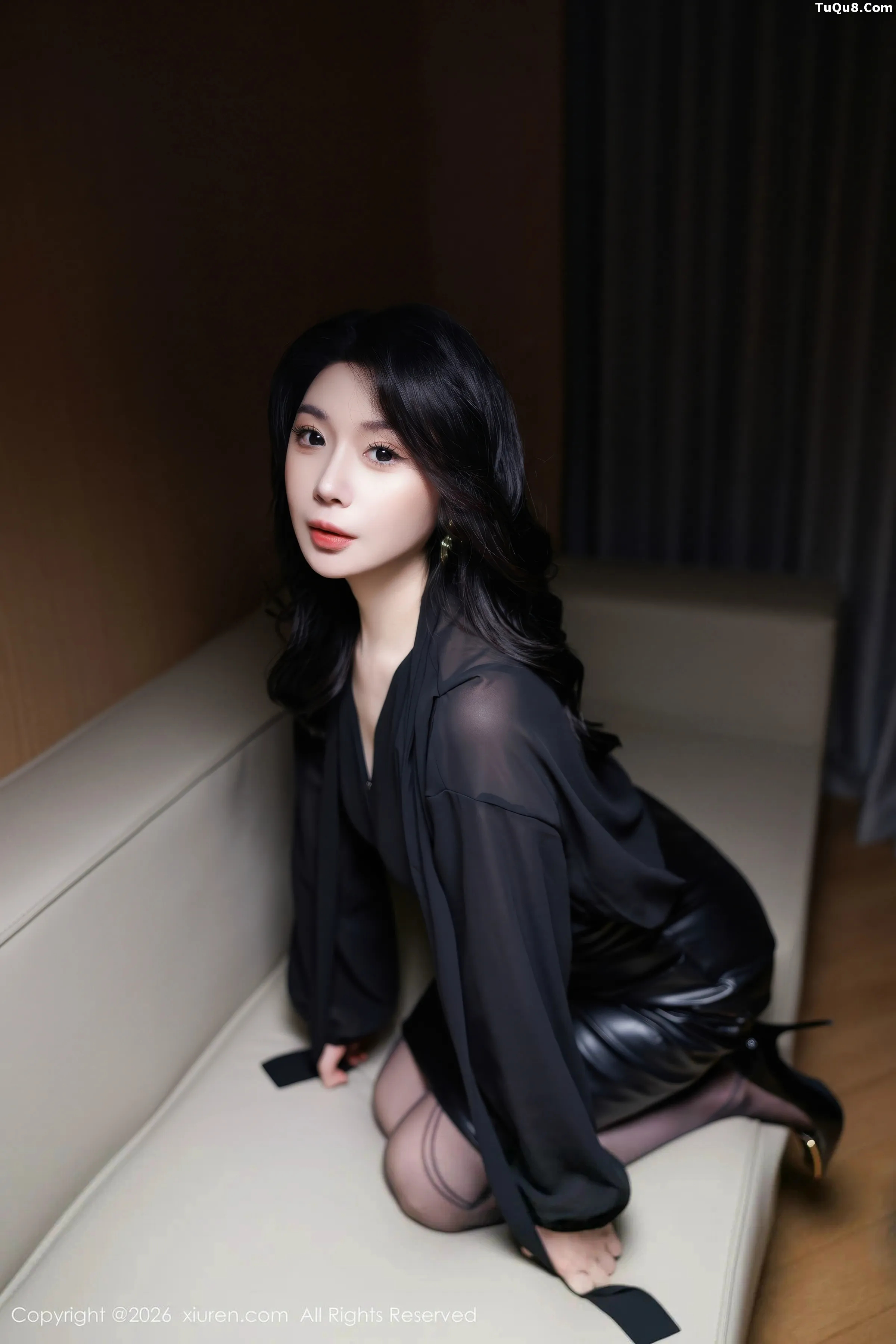 梦心玥  [XiuRen]高清写真图 2026.01.29 No.11291 心玥 性感黑皮裙第24张图片