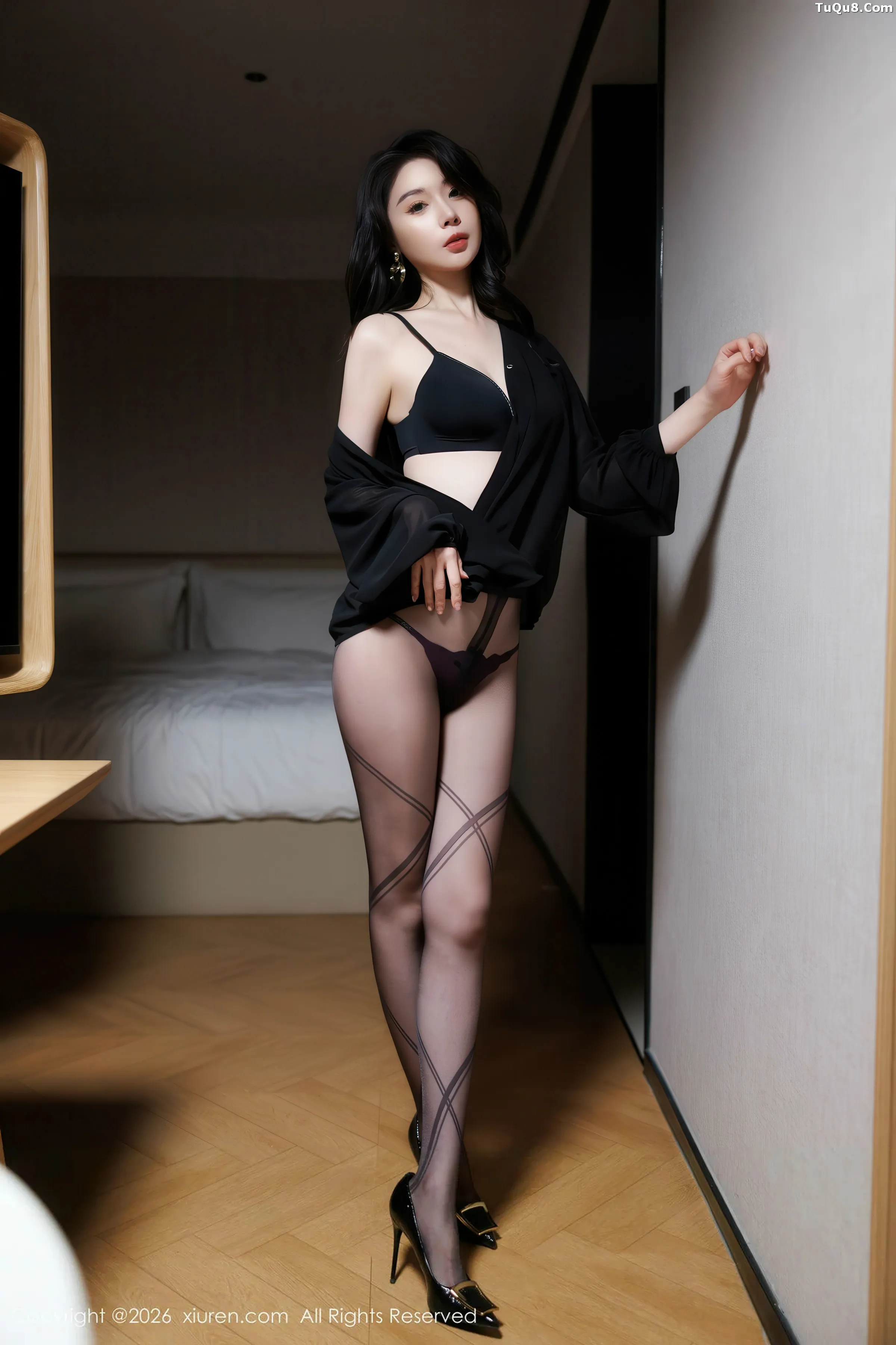 梦心玥  [XiuRen]高清写真图 2026.01.29 No.11291 心玥 性感黑皮裙第41张图片