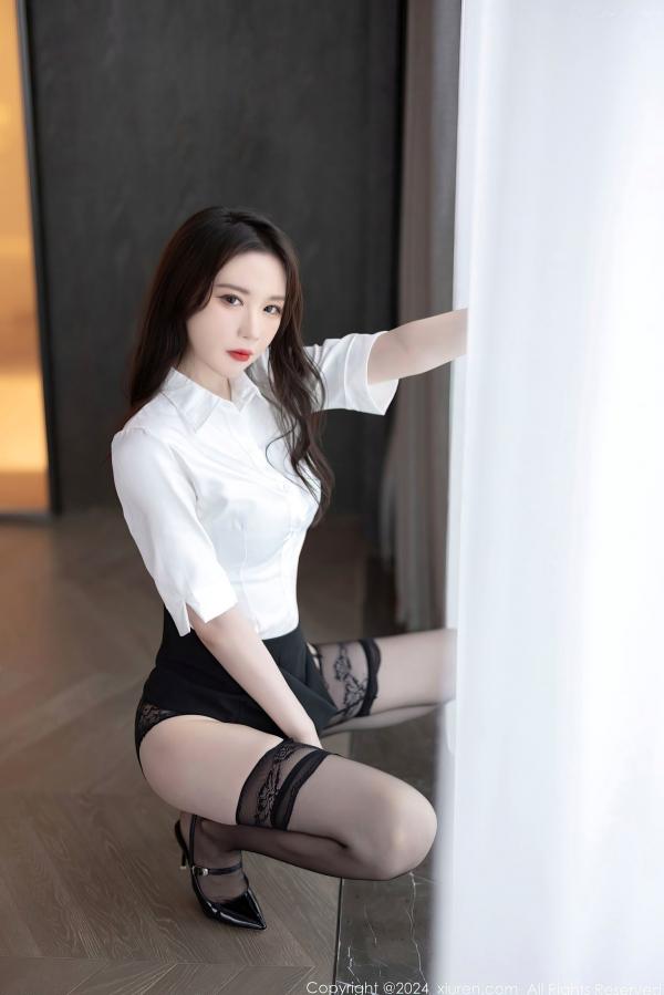 梦心玥   秀人网8545梦心玥：哈尔滨旅拍OL职场制服诱惑，黑丝白衬衫尽显极致性感与私房绝美，无圣光大尺度唯美视觉盛宴第21张图片