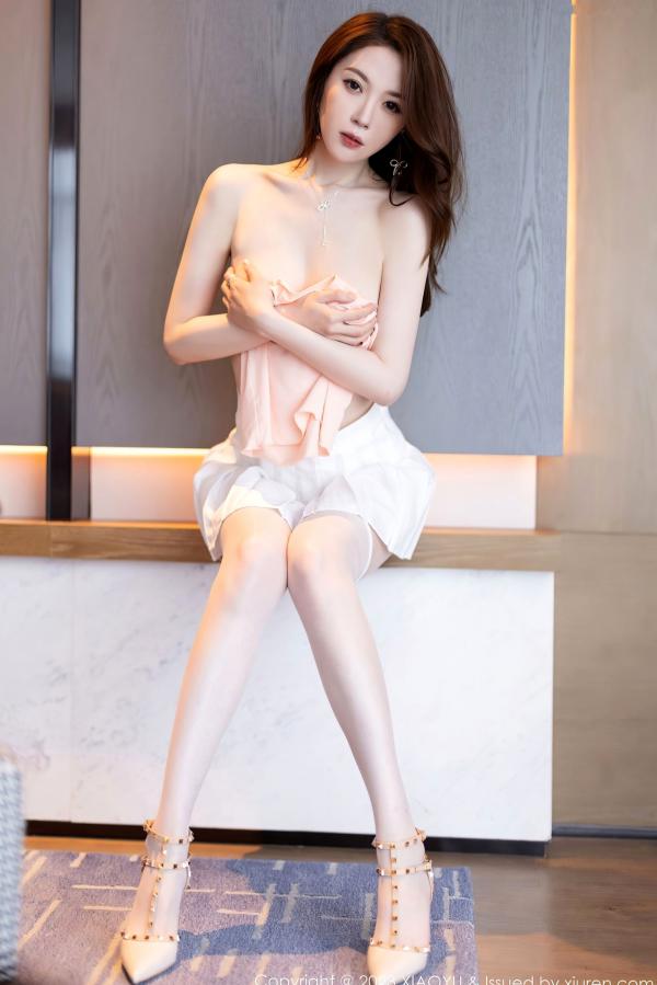 梦心玥   梦心玥-语画界1069-白色超短裙与白丝私房写真-优雅诱惑与柔美身姿呈现第50张图片