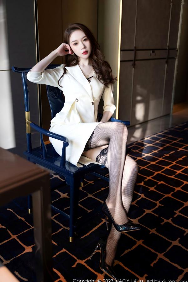 梦心玥   梦心玥-XiaoYu语画界私房写真，黑色蕾丝吊带袜极致诱惑，高级酒店室内冷艳大片第4张图片