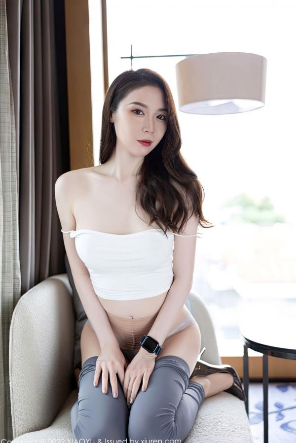 梦心玥   XiaoYu语画界 935 梦心玥：白色吊带紧身长裤，酒店私房写真，丝袜美腿与高跟鞋，展现冷艳御姐极致诱惑（无圣光）第29张图片