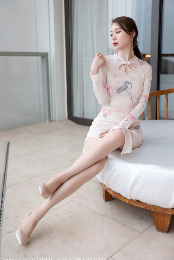 梦心玥   XiaoYu语画界-717-梦心玥-惠州旅拍粉色花纹旗袍原色丝袜-2022.02.16 - 无圣光大尺度_极致性感女神私房写真_凹凸有致诱惑身材第2张图片