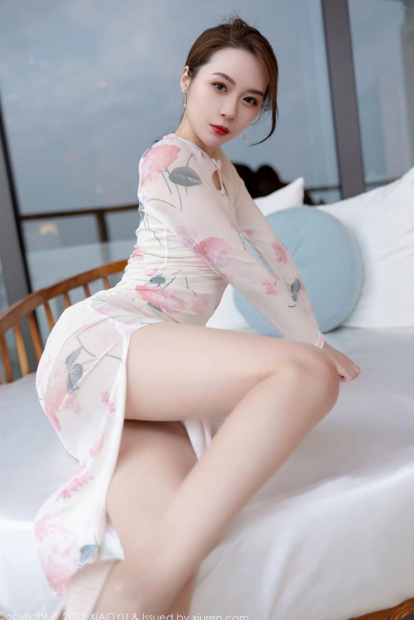 梦心玥   XiaoYu语画界-717-梦心玥-惠州旅拍粉色花纹旗袍原色丝袜-2022.02.16 - 无圣光大尺度_极致性感女神私房写真_凹凸有致诱惑身材第4张图片