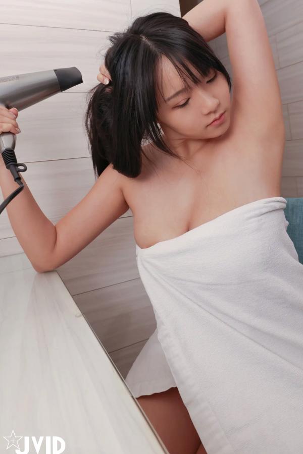 周文羽   [JVID] Angela 一对一服务：极致诱惑，家居私房写真，条纹围裙下的火辣曲线与美艳暴击 [84P]第23张图片