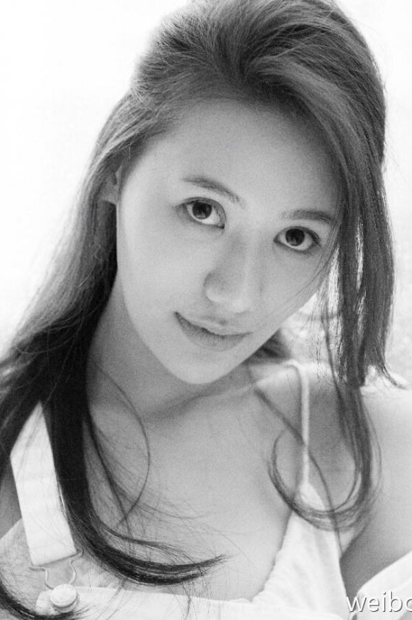 杨凯如  杨凯如Demi 「神金女孩」微博私房照诱惑写真图第13张图片