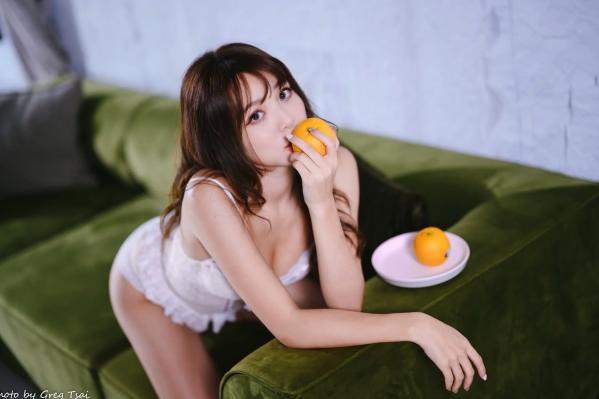 何洛沂   Ashley - 粉红蕾丝私房写真，居家内衣性感诱惑 [167P]第42张图片