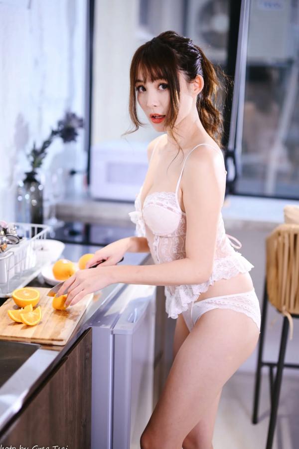 何洛沂   Ashley - 粉红蕾丝私房写真，居家内衣性感诱惑 [167P]第64张图片