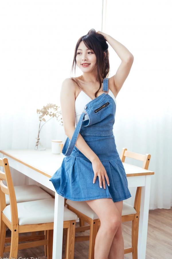何洛沂   Ashley - 居家厨房牛仔裙俏皮清新生活随拍照 [104P]第4张图片