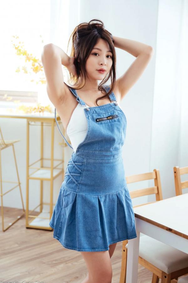 何洛沂   Ashley - 居家厨房牛仔裙俏皮清新生活随拍照 [104P]第9张图片