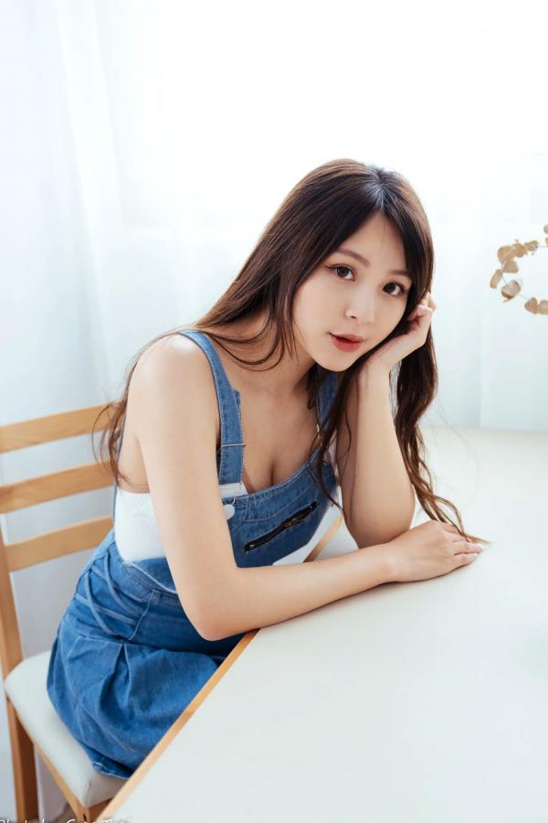 何洛沂   Ashley - 居家厨房牛仔裙俏皮清新生活随拍照 [104P]第13张图片